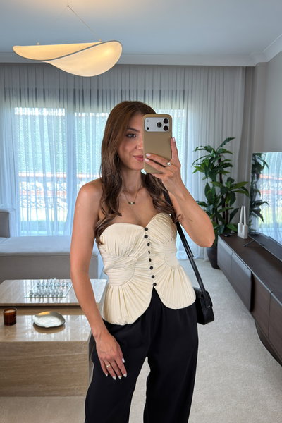 Pi̇le Ve Düğme Detayli Straplez Bluz