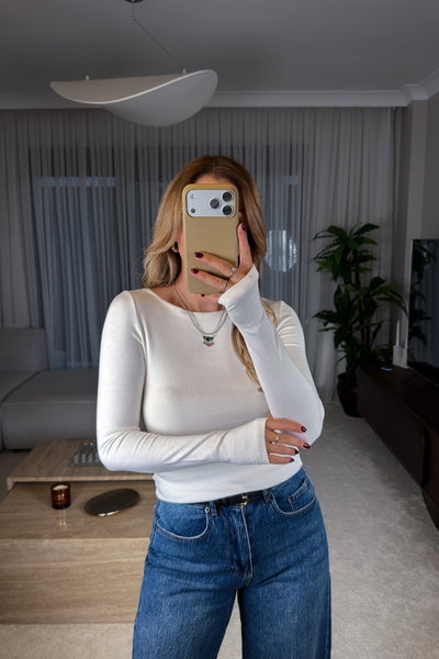 Parmak Geçmeli Kayık Yaka Body