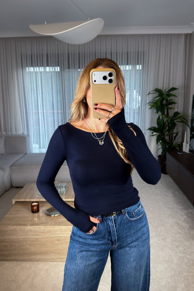Parmak Geçmeli Kayık Yaka Body