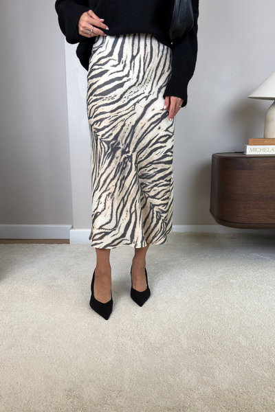 Zebra Desenli Bej Saten Etek